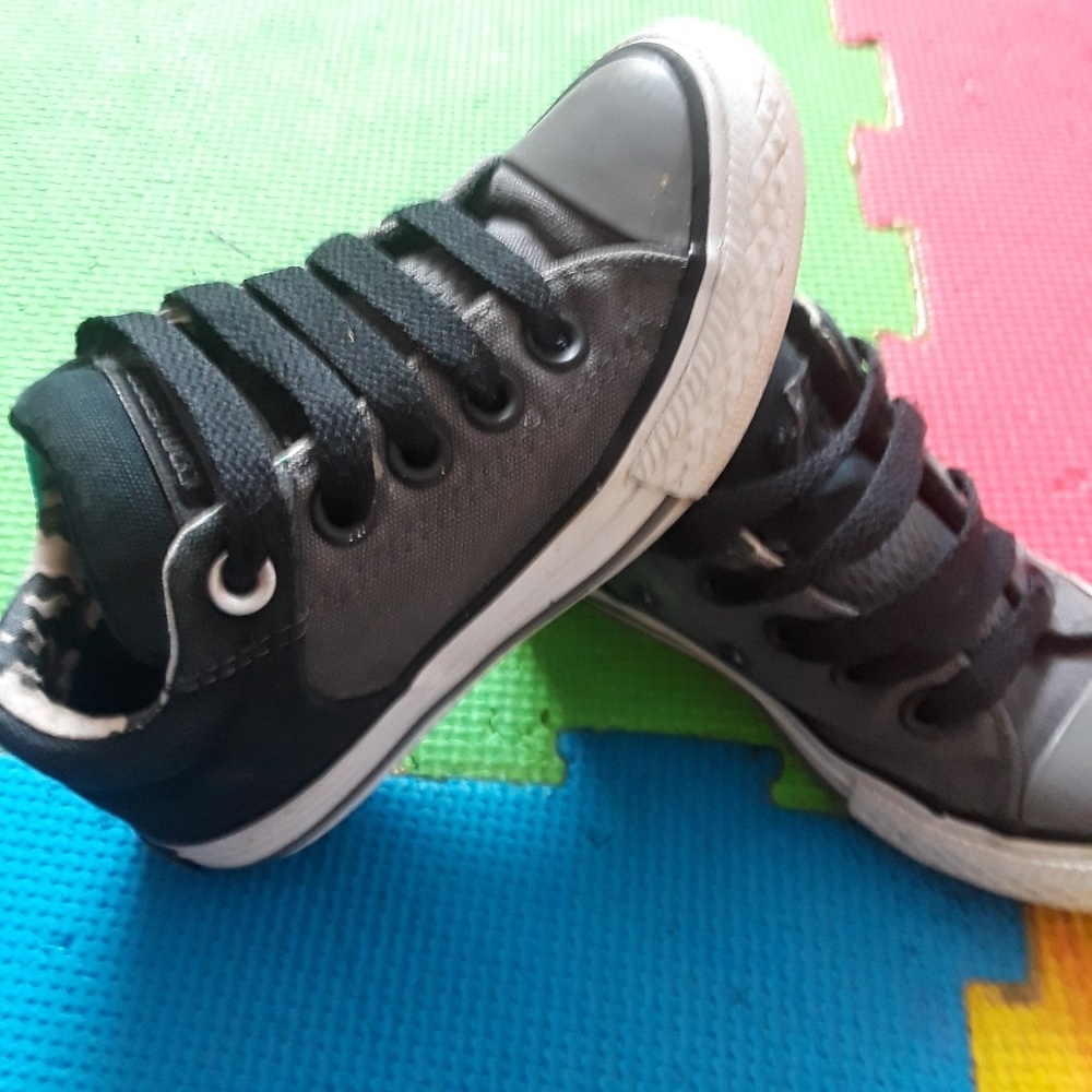 Boys Converse with camo lining